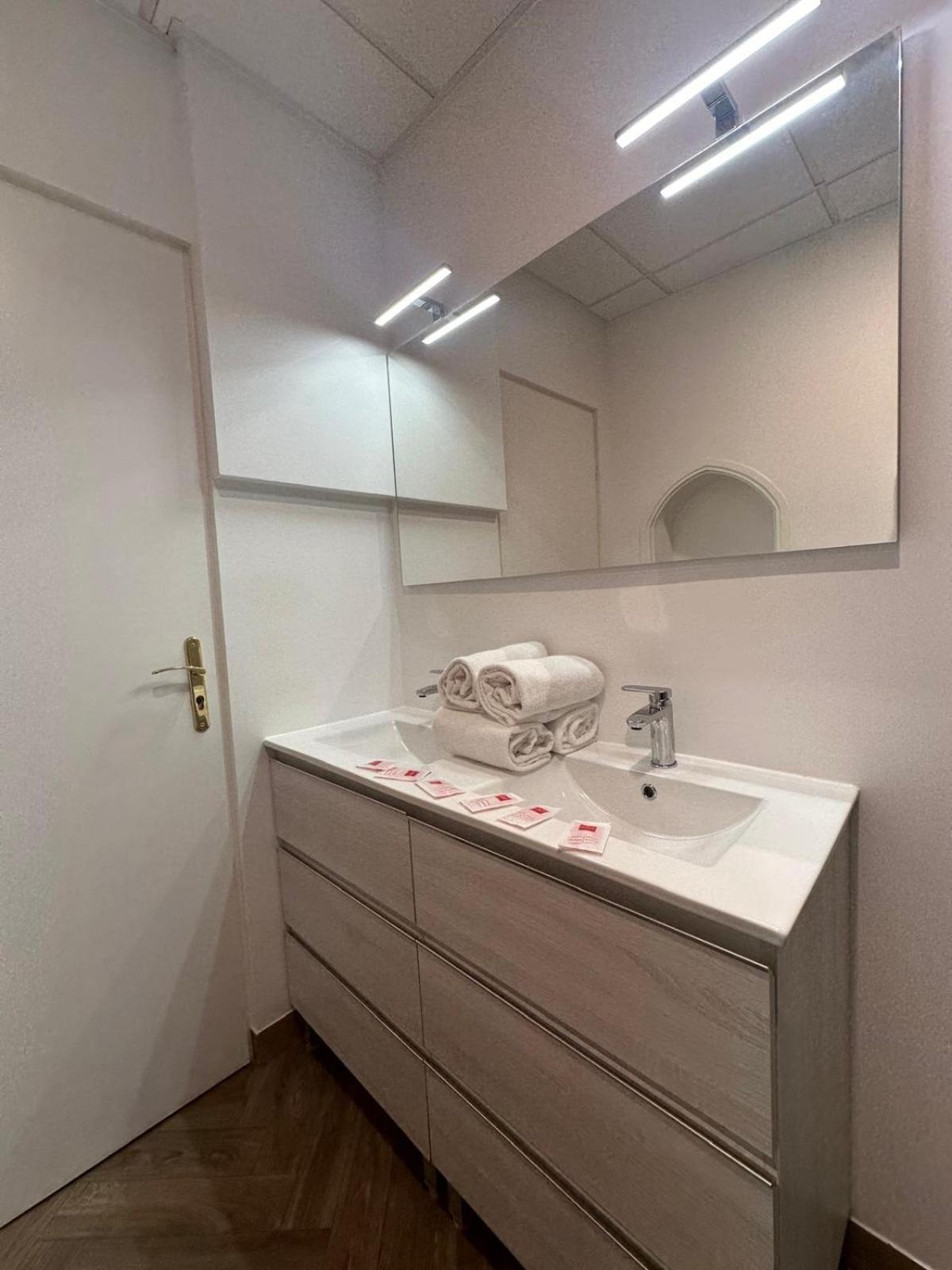 Appartement Du Cloitre 1Er ナルボンヌ エクステリア 写真